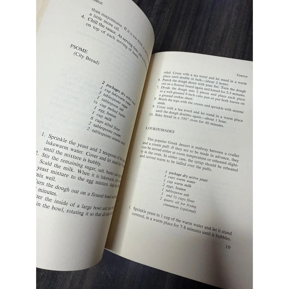 The Everybody Bring A Dish Cookbook Theodora Zavin‎ 1974 Vintage Recipes